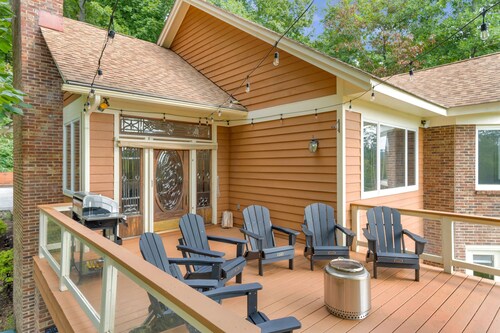 5 BR Wintergreen House w/ Game Room, 75” TV, Ping Pong, Foosball, Wet Bar & Deck