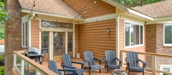 5 BR Wintergreen House w/ Game Room, 75â TV, Ping Pong, Foosball, Wet Bar & Deck