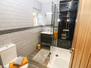 Casa de campo | Baño | Regadera y secadora de cabello 