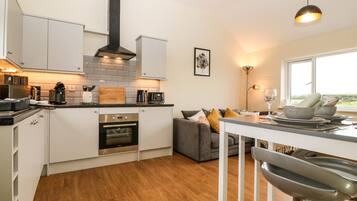 Cottage | Private kitchen | Fridge, microwave, cookware/dishes/utensils