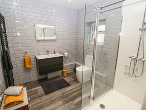 Cottage | Bathroom | Shower