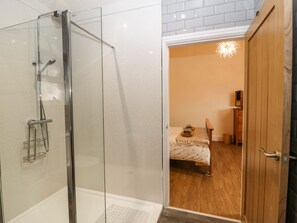 Cottage | Badkamer | Een douche