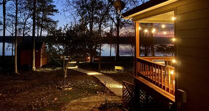 Riverfront home with hot tub, playground, kayaks, and amazing panoramic views!
