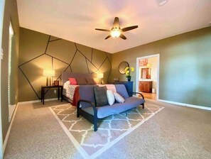 3 Schlafzimmer, Schreibtisch, Bügeleisen/Bügelbrett, Reisekinderbett