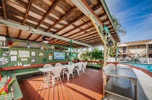 Outdoor dining - Gulf Gardens Condo Has A  Cottage Feel, Right Across the Street From The Beach! (Madeira Beach)