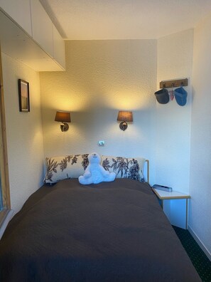 1 bedroom, travel cot, WiFi