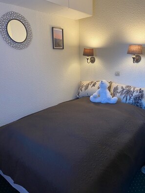 1 bedroom, travel cot, WiFi