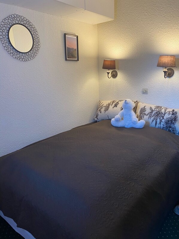 1 bedroom, travel cot, WiFi