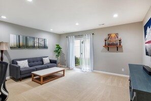 Smart TV, fireplace, stereo, offices