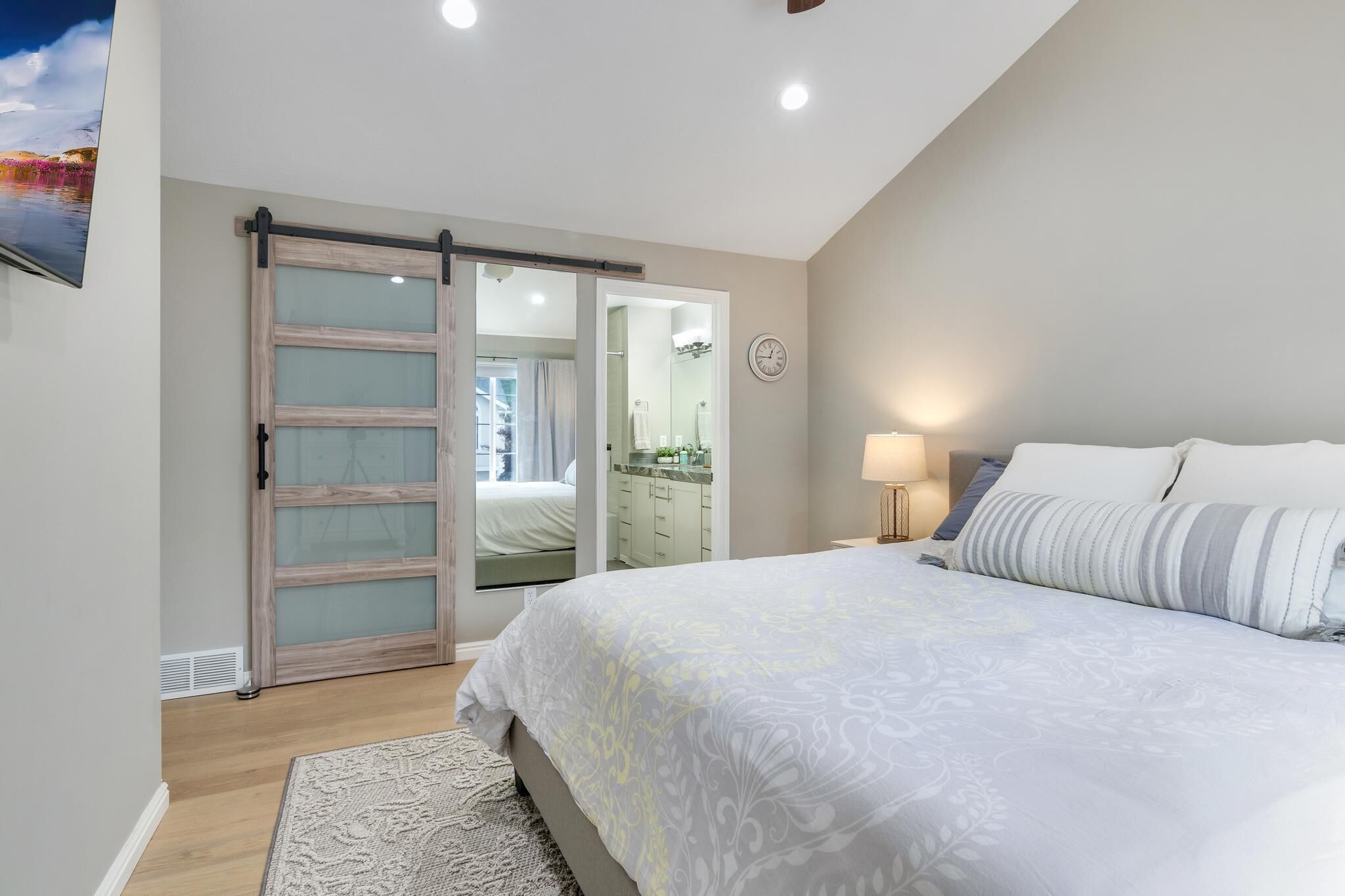 3 bedrooms, desk, iron/ironing board, free WiFi