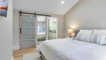 3 bedrooms, desk, iron/ironing board, free WiFi