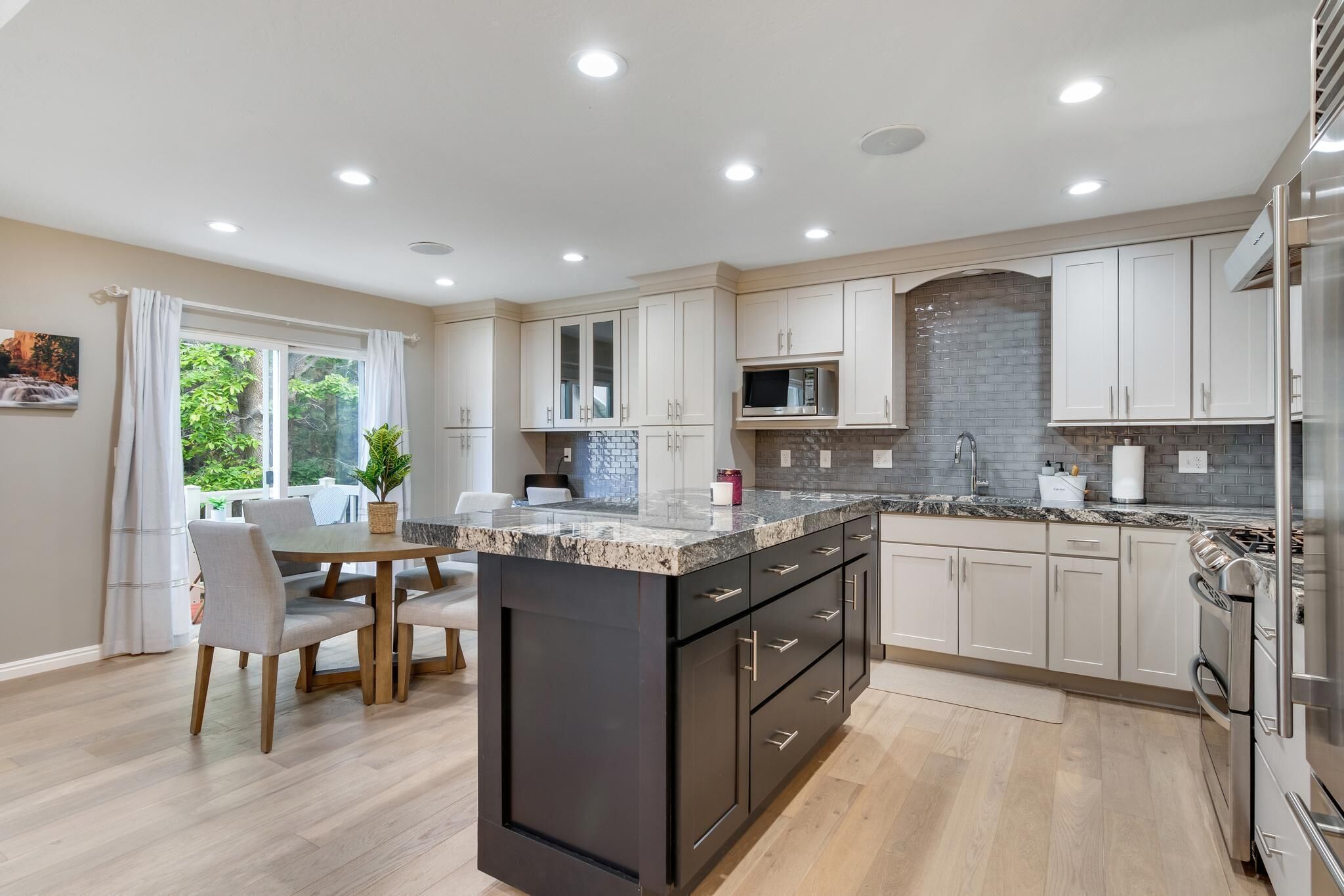 ثلاجة، ميكروويف، فرن، موقد طهي مسطح