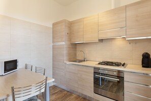 Kühlschrank, Herdplatte, Geschirrspüler