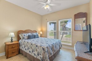 3 bedrooms, desk, free WiFi, bed sheets