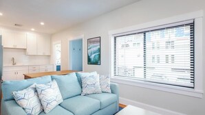 Surfhouse Suite | Living area - Surf House (Hampton)
