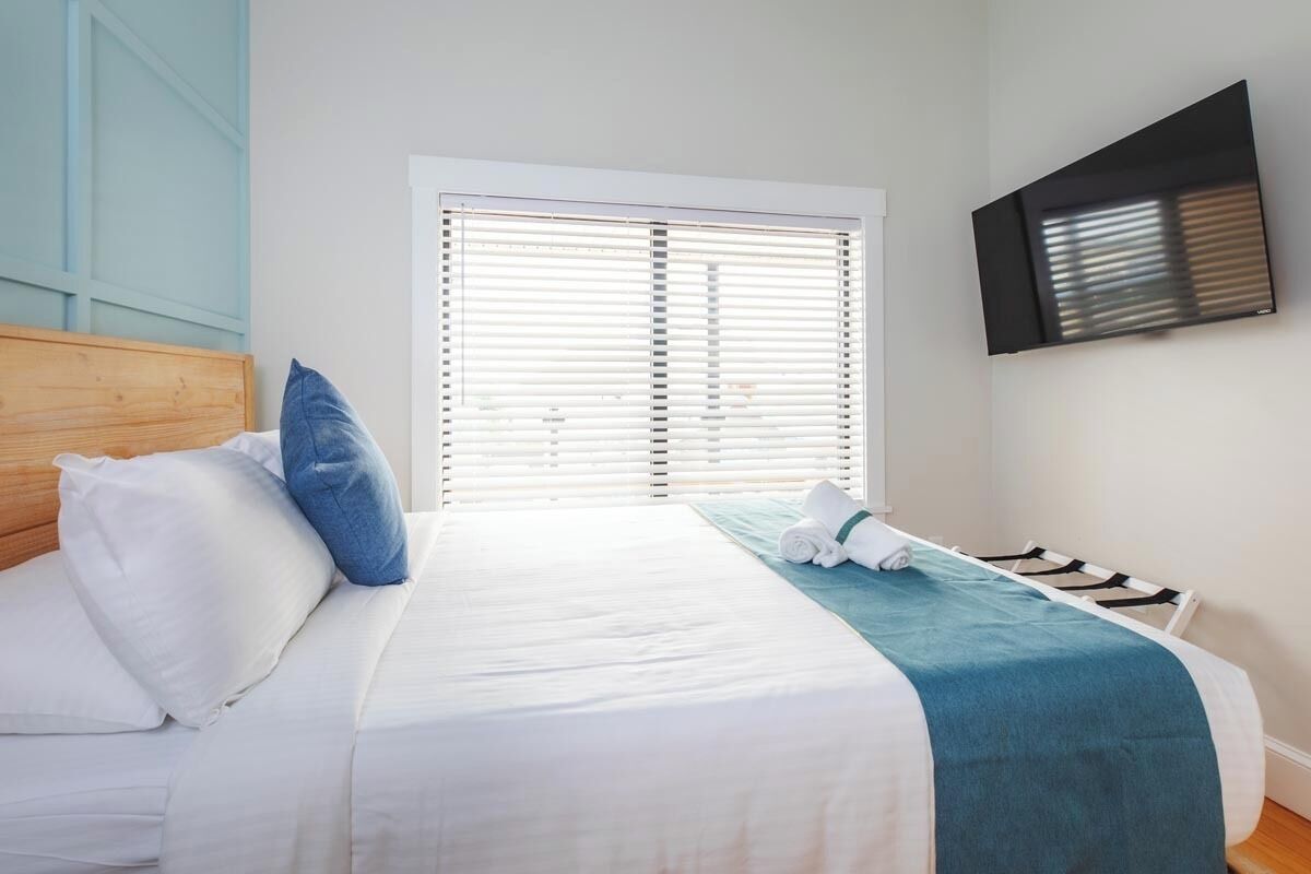 surfhouse suite | laptop workspace, iron/ironing board, free wifi, bed sheets
