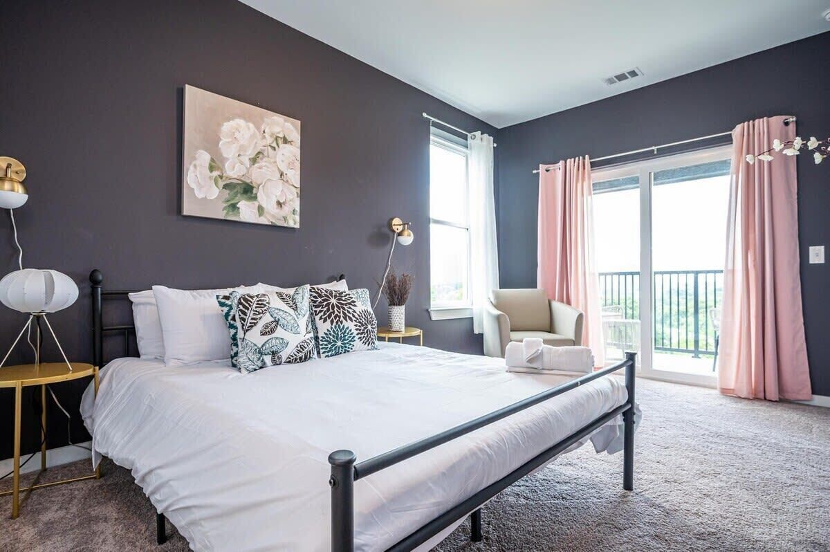 2 bedrooms, desk, iron/ironing board, WiFi