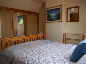 2 bedrooms, WiFi, bed sheets - Belmont Cottage -  a cottage that sleeps 3 guests  in 2 bedrooms (Dumfries)