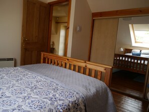 2 bedrooms, WiFi, bed sheets - Belmont Cottage -  a cottage that sleeps 3 guests  in 2 bedrooms (Dumfries)
