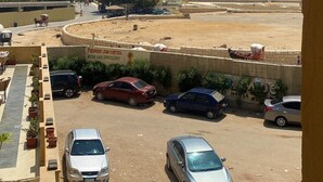المنطقة المحيطة بالمنشأة