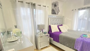 2 soverom, safe på rommet, skrivebord og strykejern/-brett