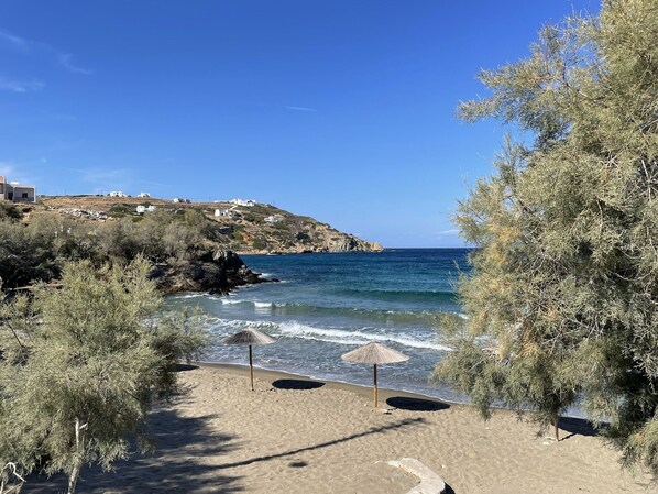 Beach nearby, sun loungers, beach towels