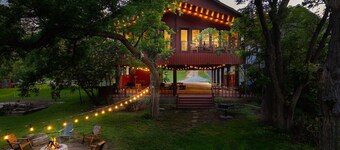 Huge Waterfront House on Lake Placid: Sleeps 30, great for Reunions & Retreats!