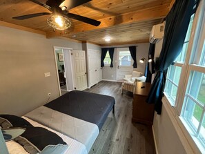 3 bedrooms, desk, iron/ironing board, free WiFi - Wally`s House    |Kayaks|Firepit|Central|Fireplace (Hawley)