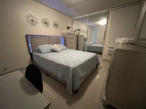 3 bedrooms, desk, WiFi, wheelchair access