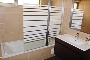 Hårføner og håndklær