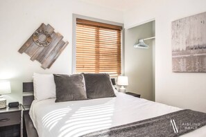 3 Schlafzimmer, Schreibtisch, Bügeleisen/Bügelbrett, Reisekinderbett