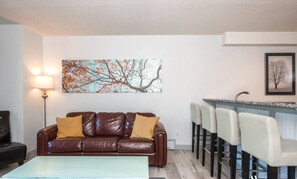 Smart TV y chimenea 