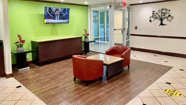 Lobby sitting area - Sunrise Extended Stay (Montgomery)
