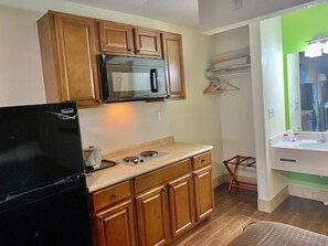 Private kitchen - Sunrise Extended Stay (Montgomery)