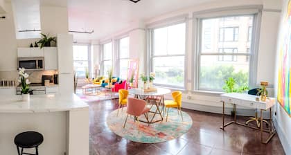 Beautiful Vibrant Chic DOWNTOWN LA Loft