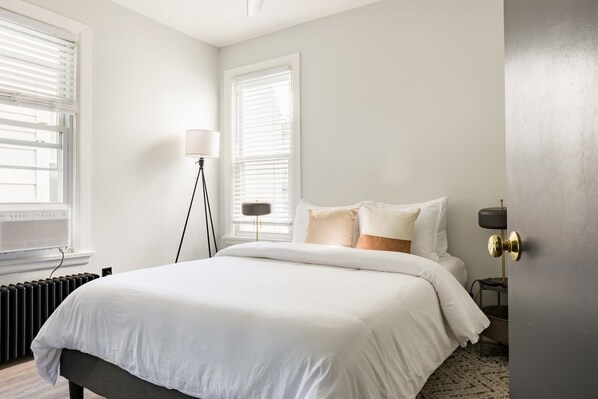 2 bedrooms, travel crib, free WiFi, bed sheets