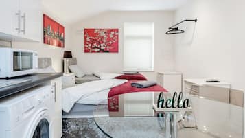 Studio, 2 Single Beds | Iron/ironing board, travel cot, free WiFi, bed sheets