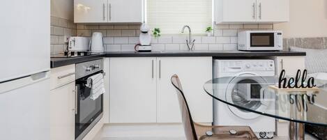 Studio, 2 Twin Beds | Private kitchen | Fridge, microwave, oven, stovetop