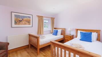 5 bedrooms, travel crib, free WiFi, bed sheets