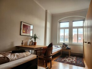 3 Schlafzimmer, Schreibtisch, Reisekinderbett, WLAN