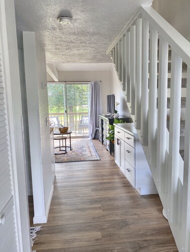 All New; Clean and Gorgeous in Branson! Fish from resort, golf view! 