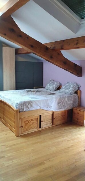 4 habitaciones, tabla de planchar con plancha y wifi 