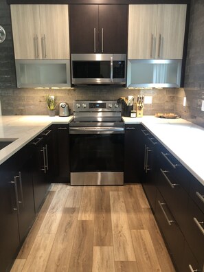Fridge, microwave, oven, stovetop -  Spring is in the air! Come enjoy this mountain retreat! (Saluda)