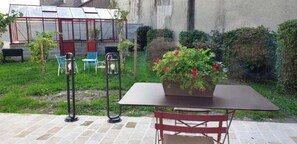 تناول الطعام بالخارج