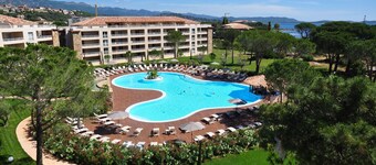 Apartment classified 3* with terrace, swimming pool in park raised of standing