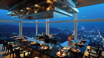 8 restaurants, breakfast, lunch, dinner served; Chinese cuisine