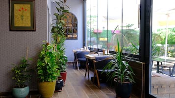Tägliches inbegriffenes Frühstücksbuffet