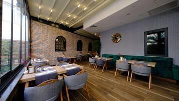 Dagelijks ontbijtbuffet inbegrepen