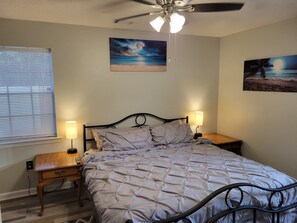 2 habitaciones, escritorio, tabla de planchar con plancha y wifi gratis 