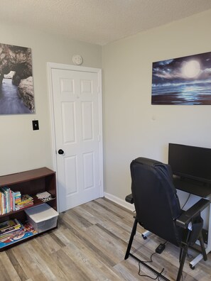 2 bedrooms, desk, iron/ironing board, free WiFi